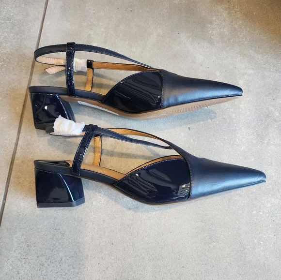 EUC- Stylish Dark Navy Criss-Cross Shoes!! 👠🥿👠 - Picture 3 of 8